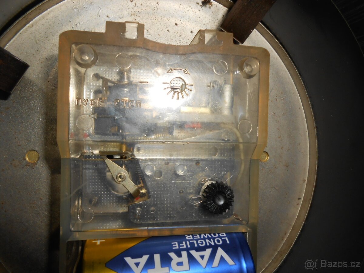 Staré hodiny JANTAR - funkční - známky stáří - foto - 7