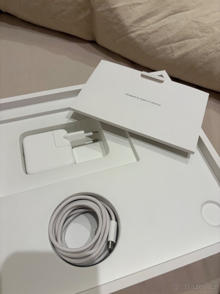 MacBook Air 13" M2 CZ 2022 Hvězdně bílý - 7