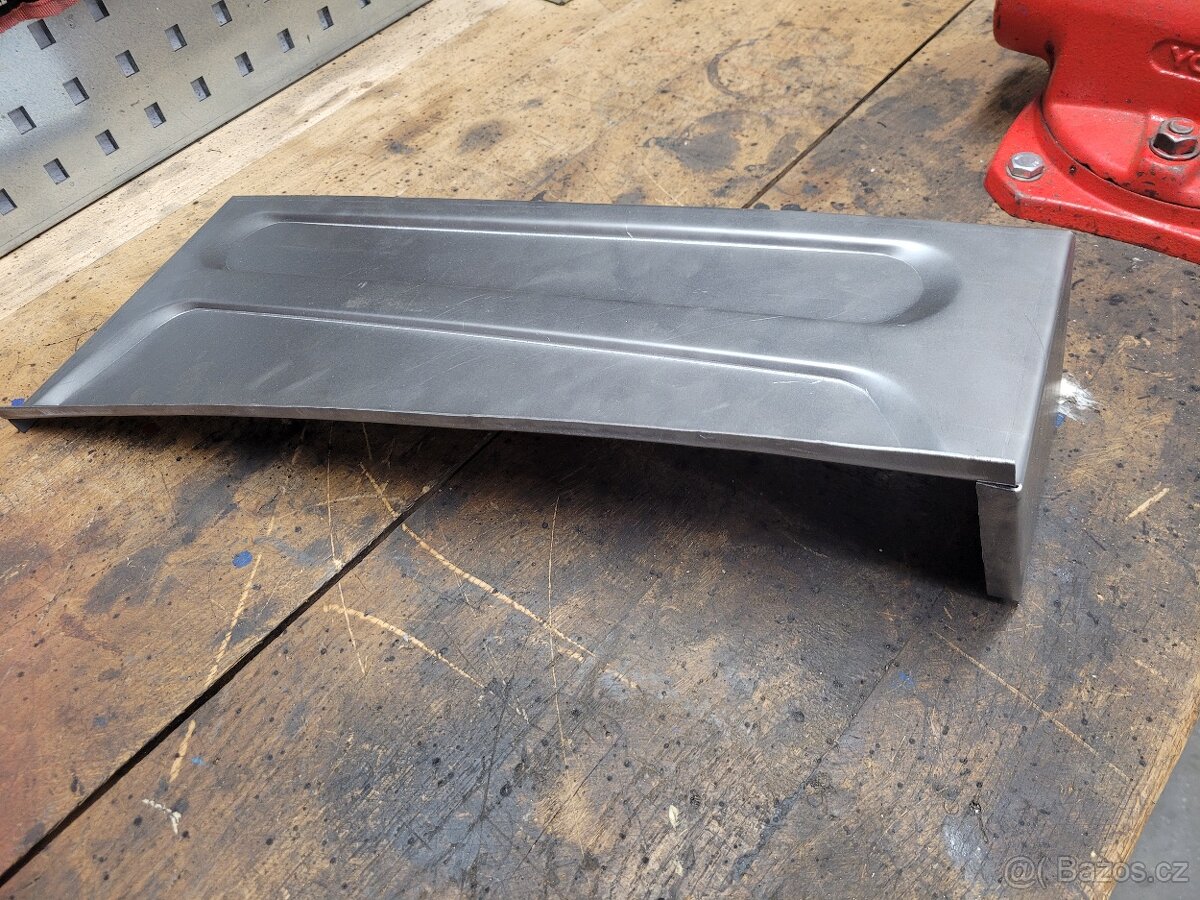 Tatra 148 podběh schodu vnější - 7