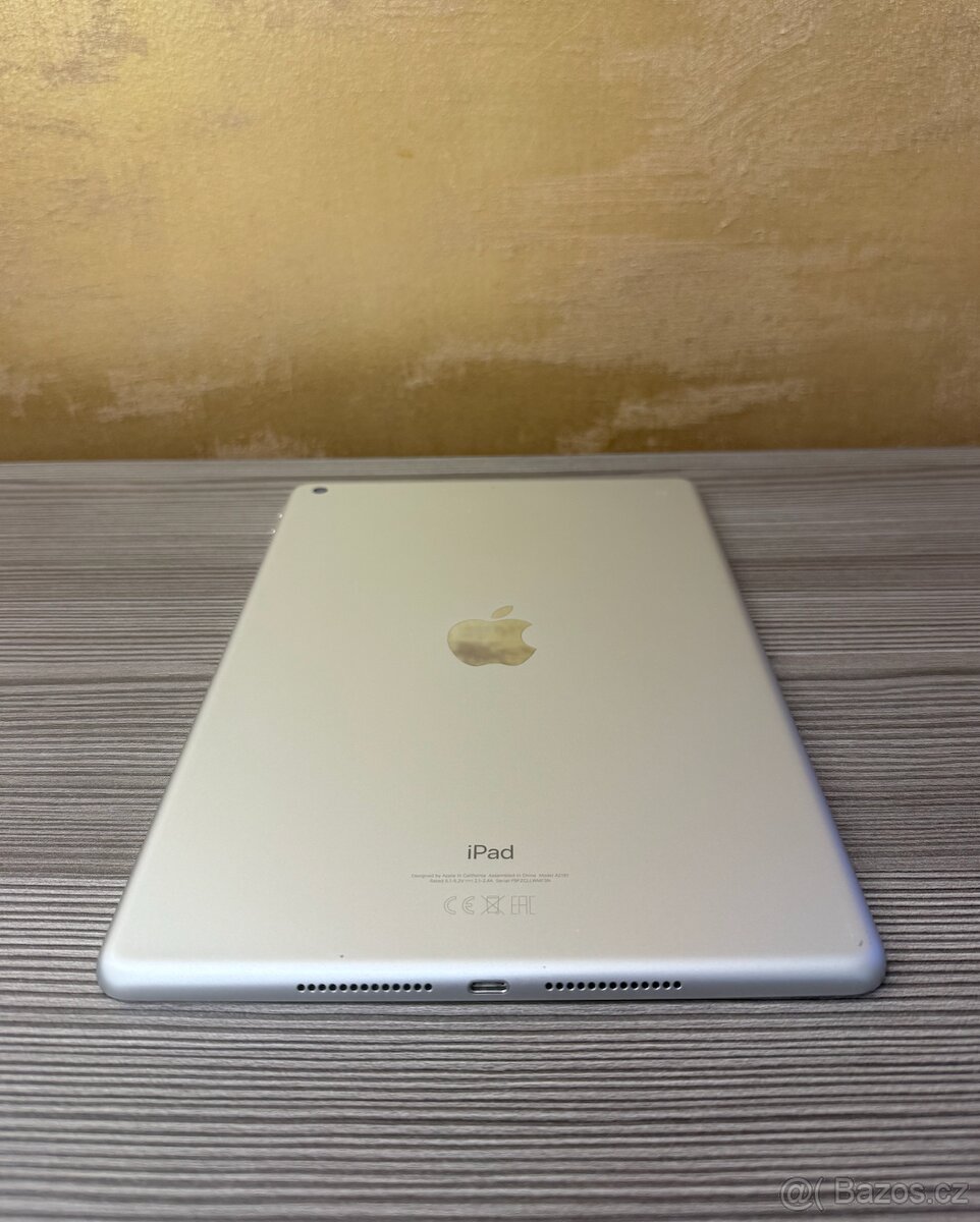 Apple iPad 7 32GB stříbrný, top stav - 7