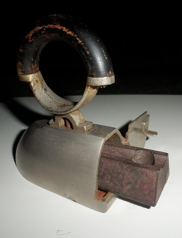 Starožitná menší žehlička s nahřívací cihličkou - 7