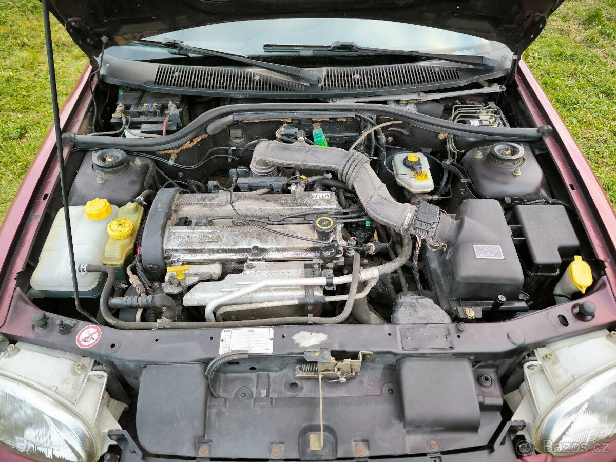 Escort HB 1.6 16V 1998 vínový - 7