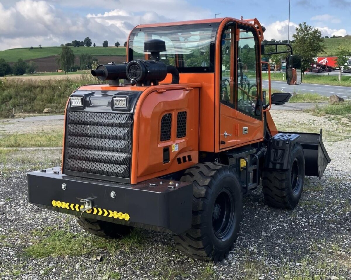 KOLOVÝ KLOUBOVÝ NAKLADAČ 920T - 7