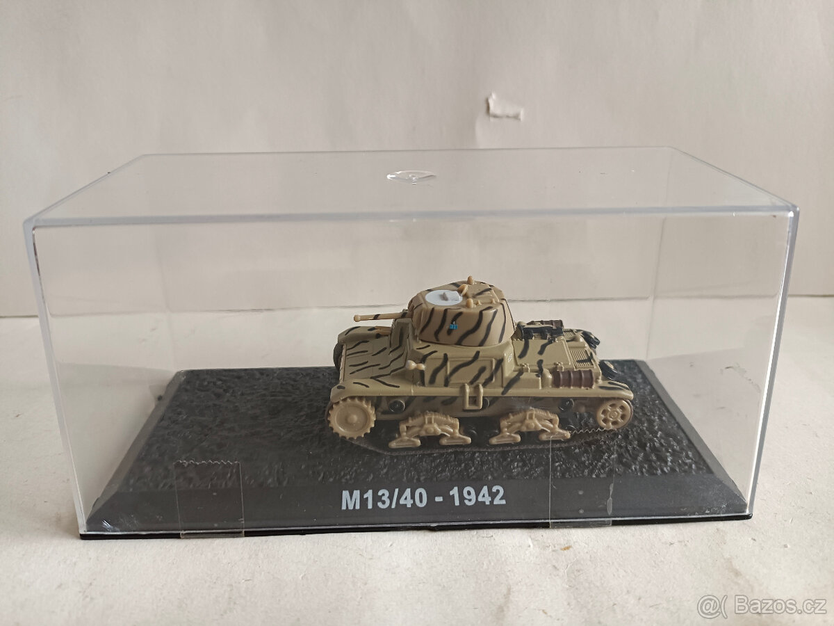 starší modely autíček auto kufr s dráhou motocykl formule aj - 7