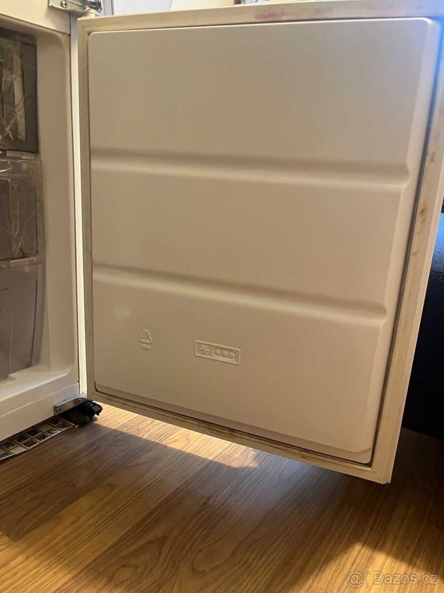 Vestavěná lednice - 7