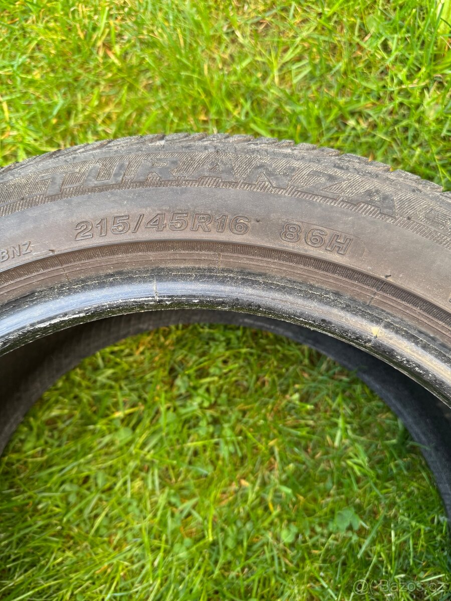 Pneu Bridgestone 215/45r16 - 7
