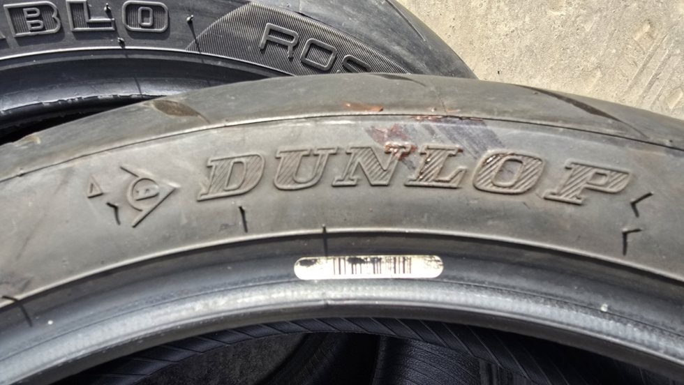 Píchlé Dunlop 180/55/17, DOT0124 - 7