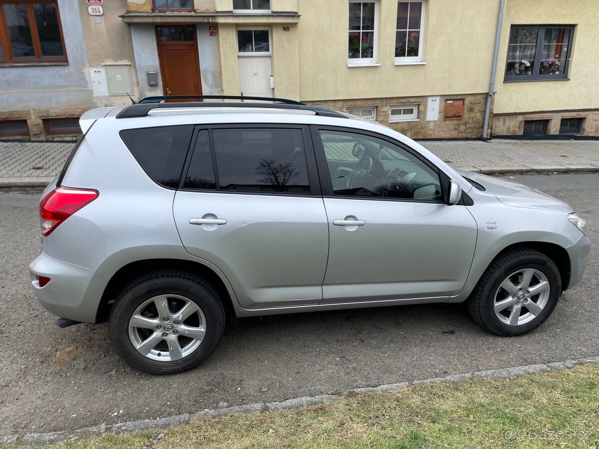 Toyota RAV4 2.2D - 7