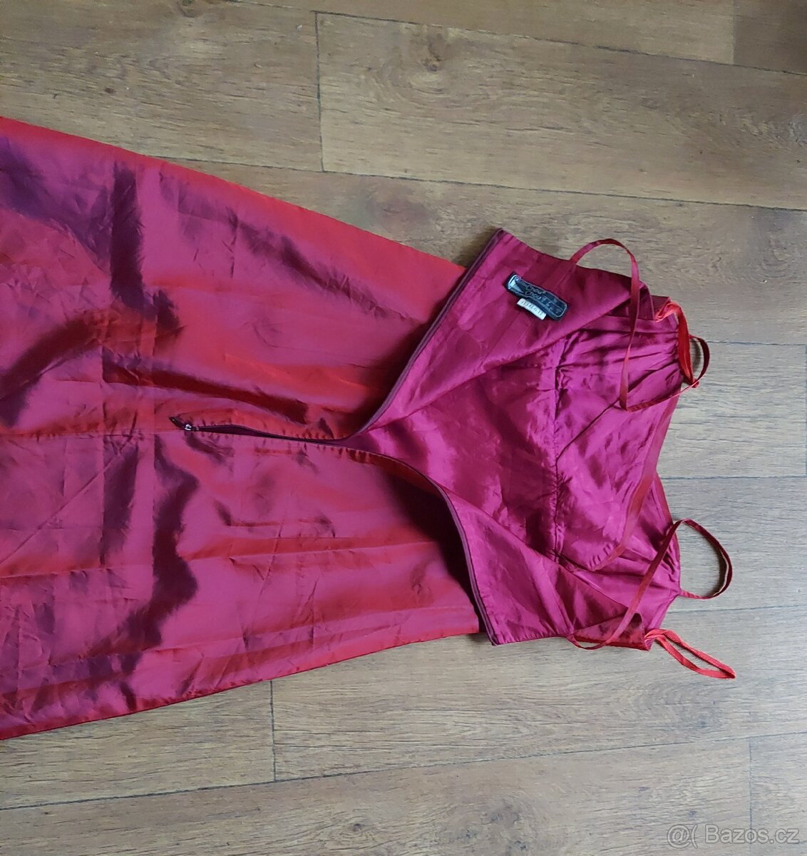 Dlouhé plesové šaty. - 7