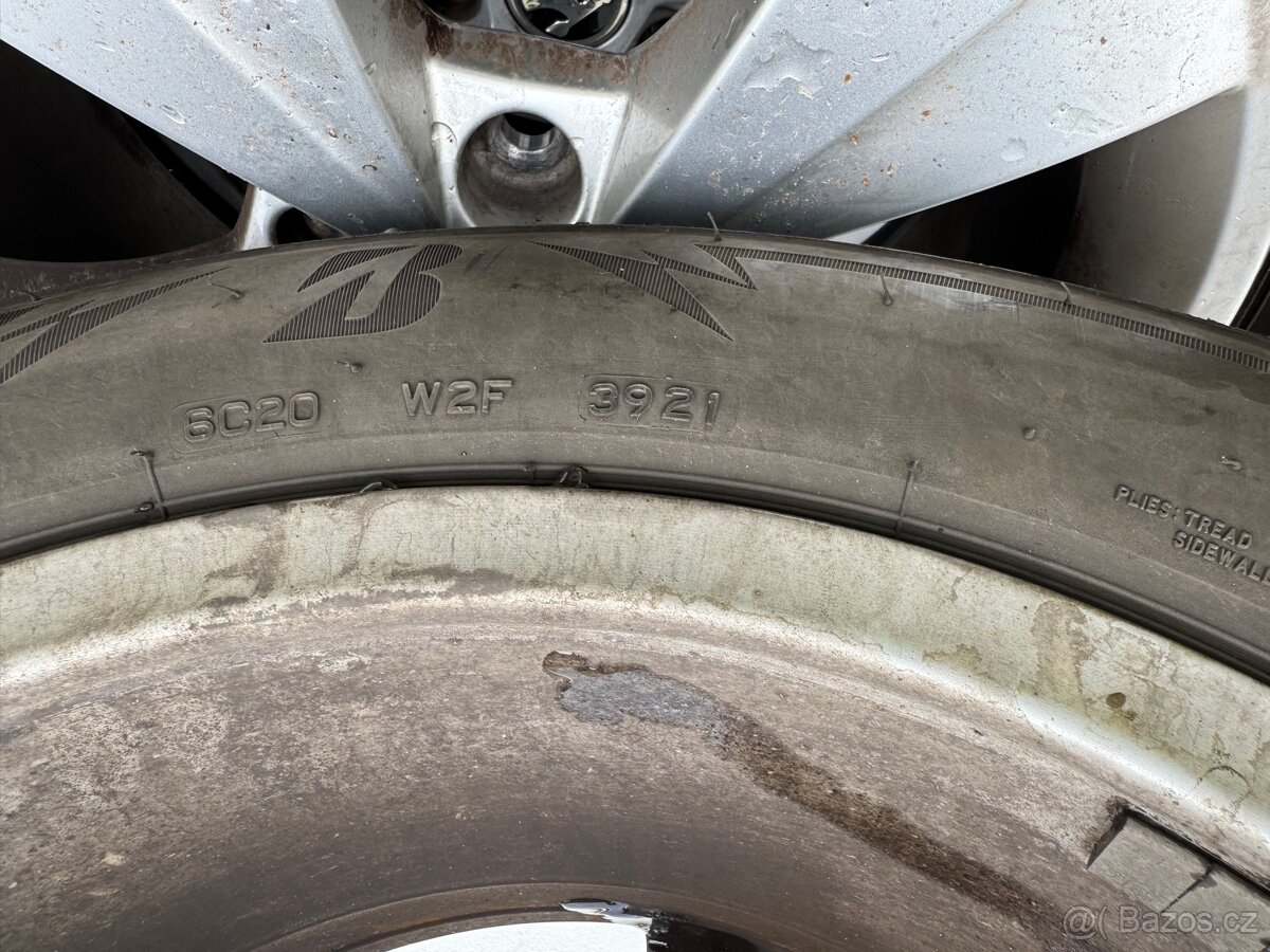 Zimní sada pneu 205/60/16 + disky Octavia - 7