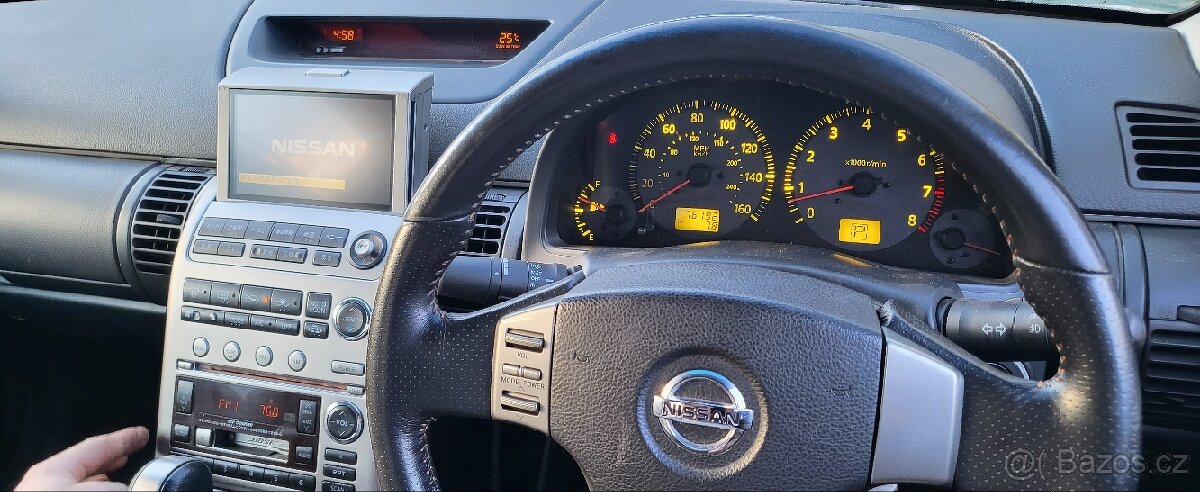 Nissan Skyline 350GT Japan - 7