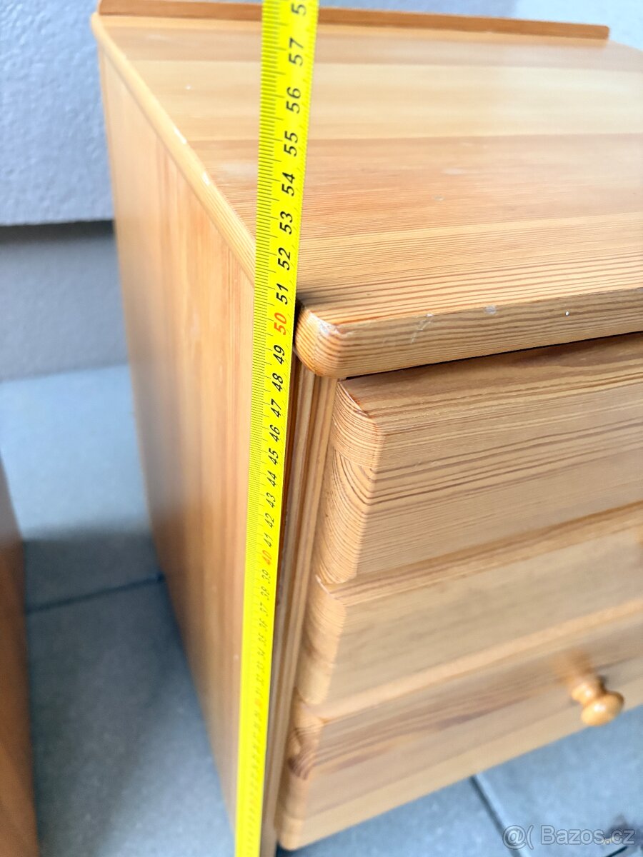 Dřevěný noční stolek s šuplíky - 7