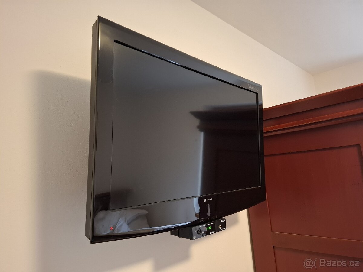 3x LCD TV 32" + set-top-boxy - 7