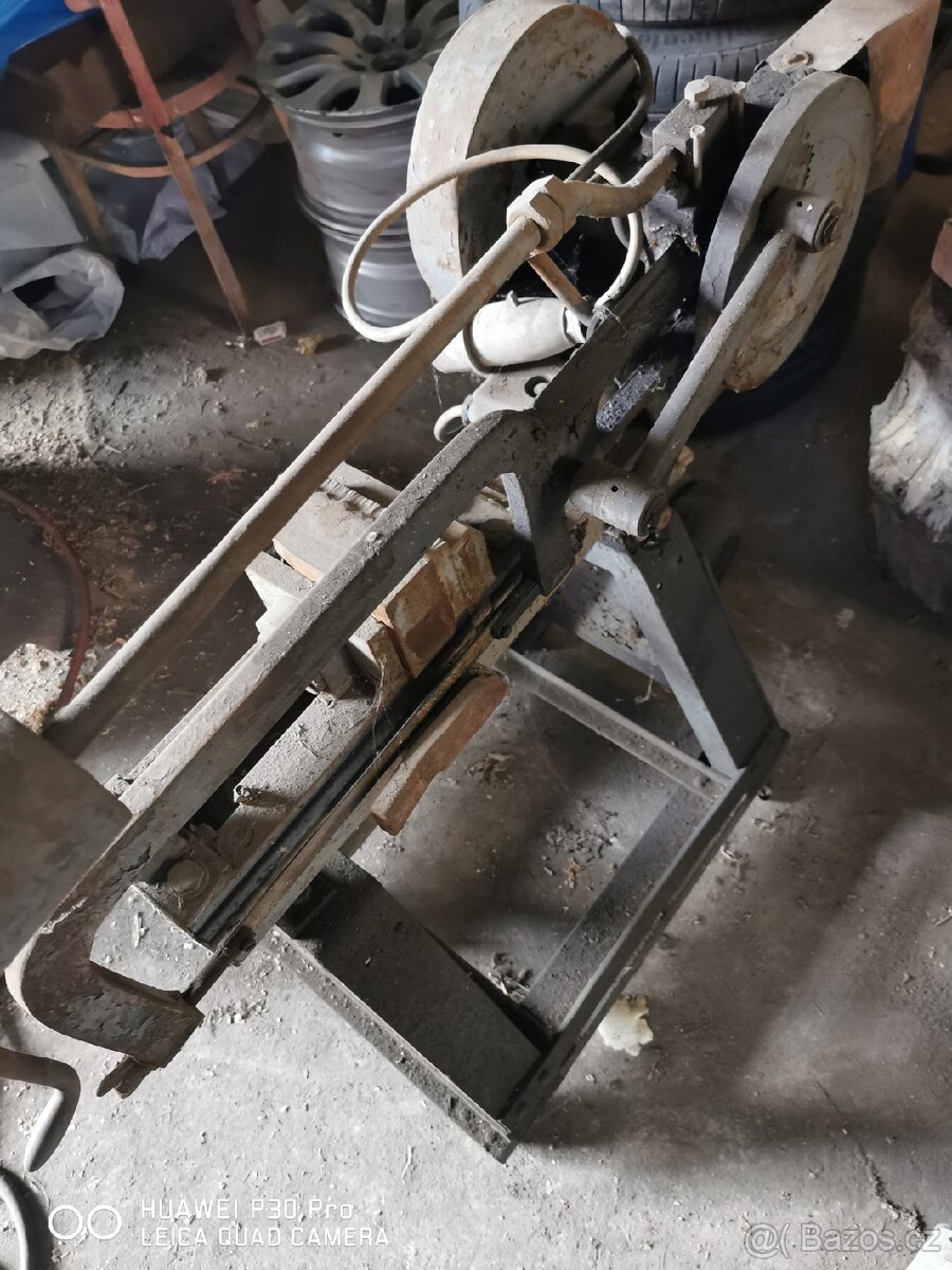 Strojni pila dvoukotoučová bruska - 7