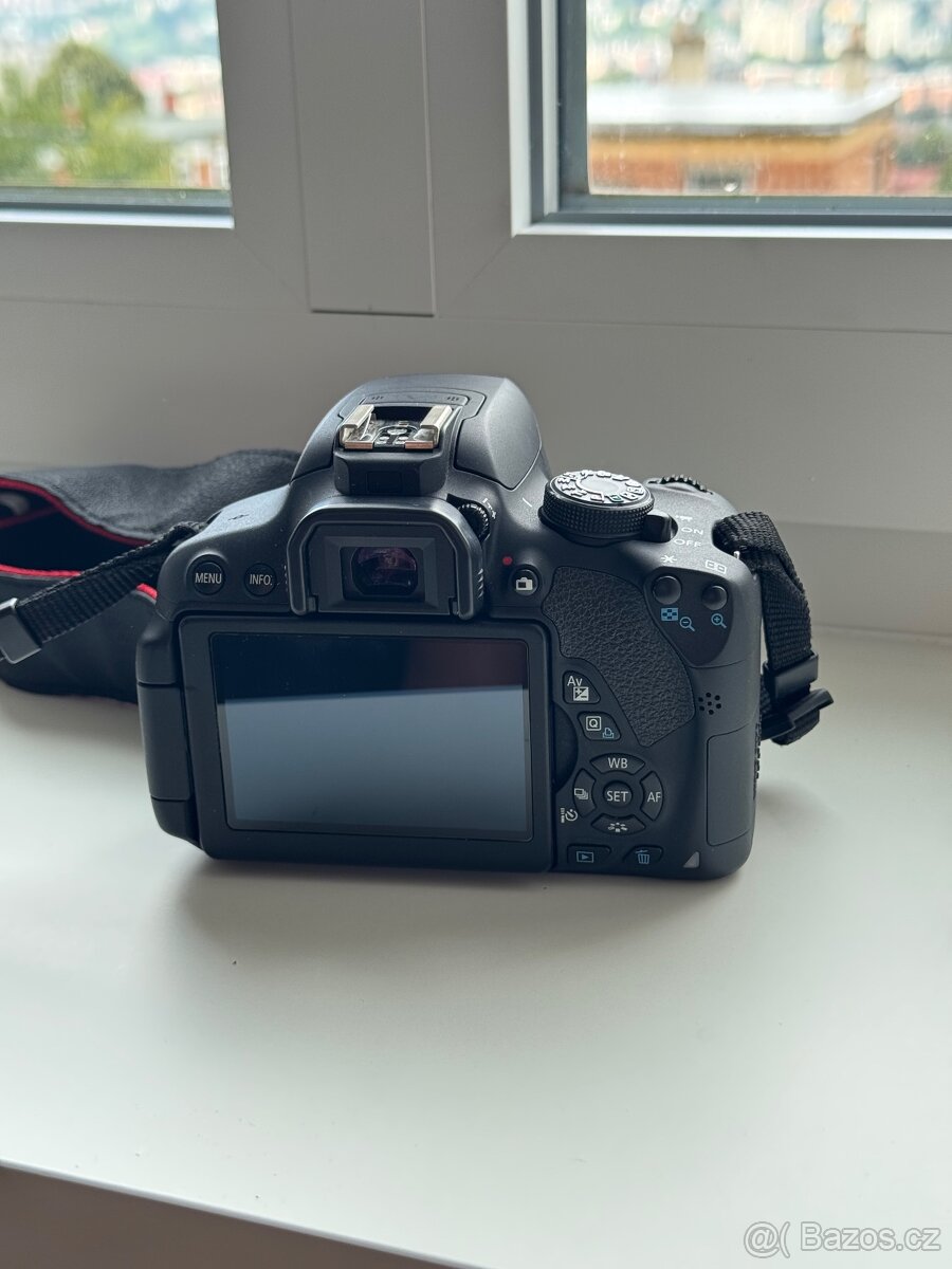Canon EOS 700D – téměř nepoužitý set s 2 objektivy, filtrem - 7