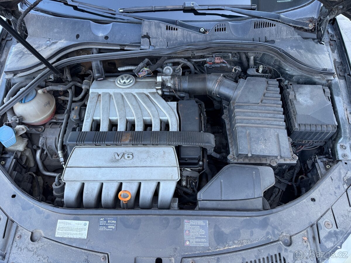 Volkswagen Passat 3,2 Fsi v6 4Motion - nepojízdné - 7