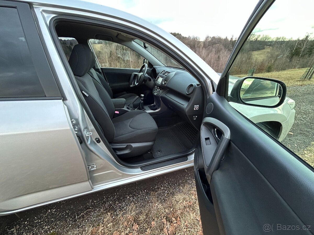 Prodám Toyota RAV4 2.2 D4D 110 KW 4x4 - 7