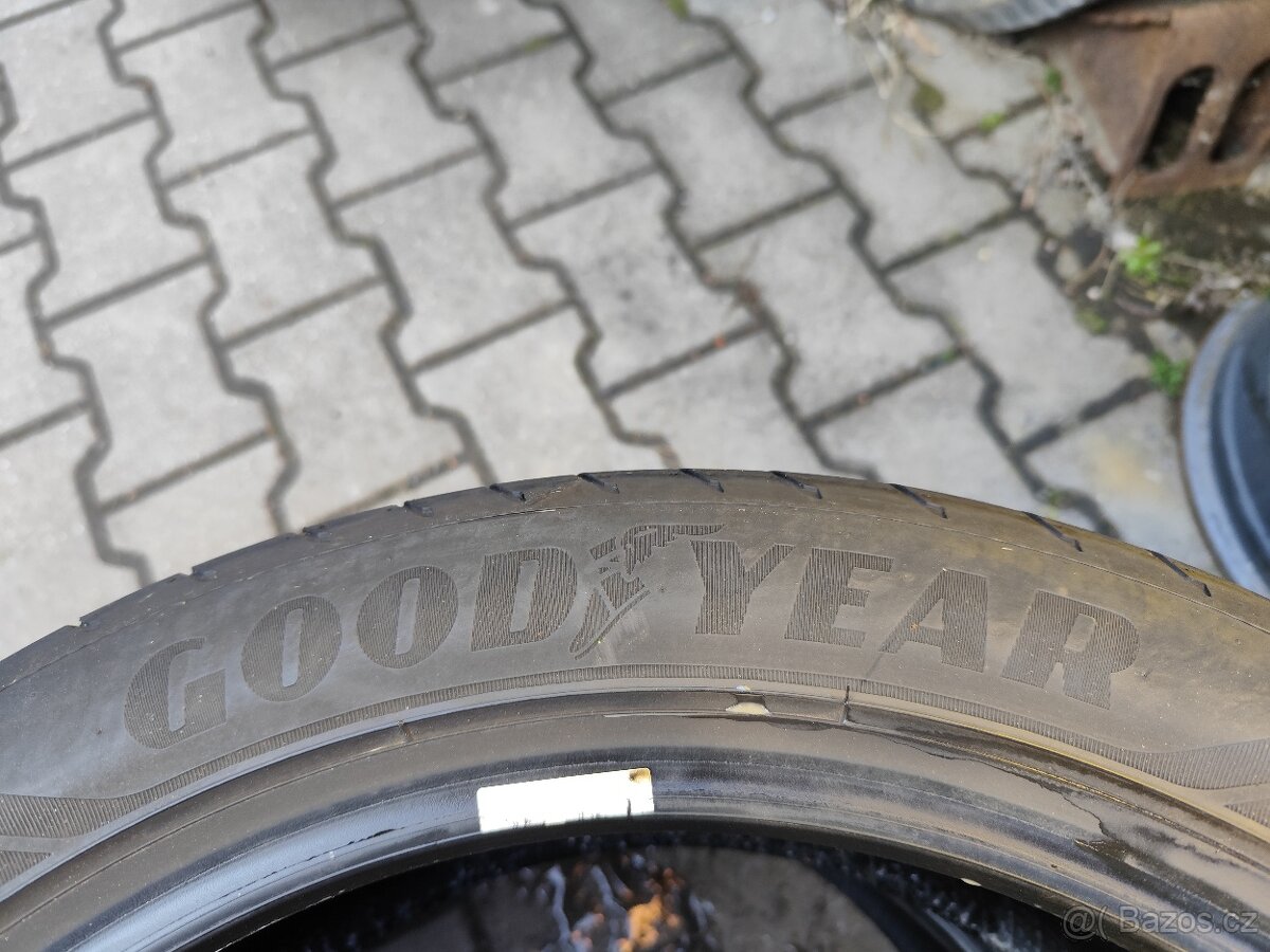 Letní pneu 235/45/18 - 7