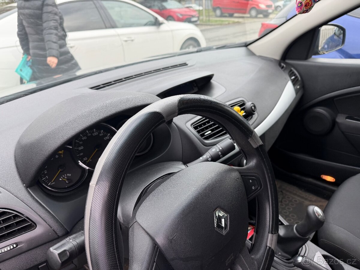 Renault Fluence 1.6i - 7
