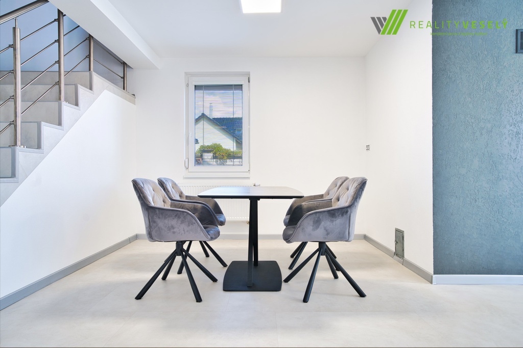 Prodej rodinného domu 4+kk se zahradou, garáží,druhým domem - 7