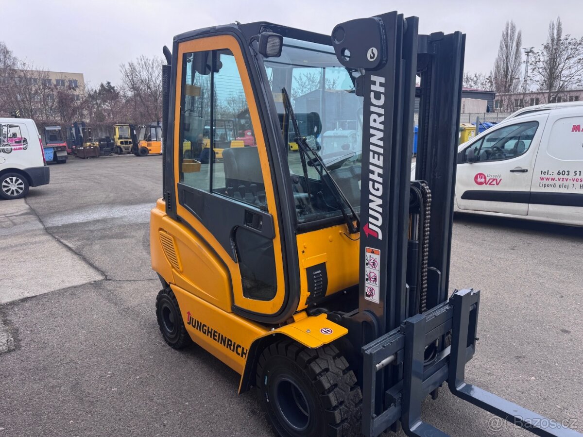 Jungheinrich DFG 20 diesel 2t triplex 4,4m kabina - 7