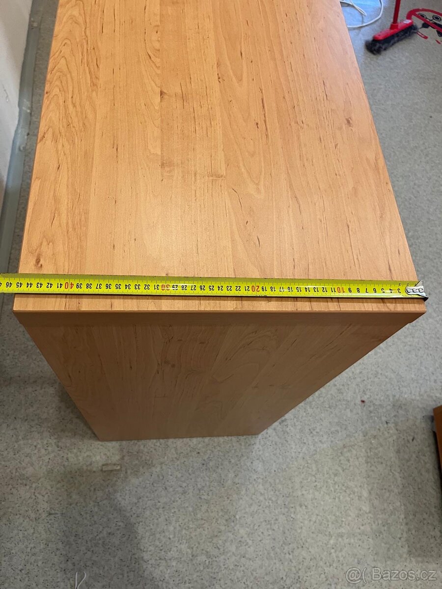 Dřevěný regál / skříňka s tyčí na ramínka - 7