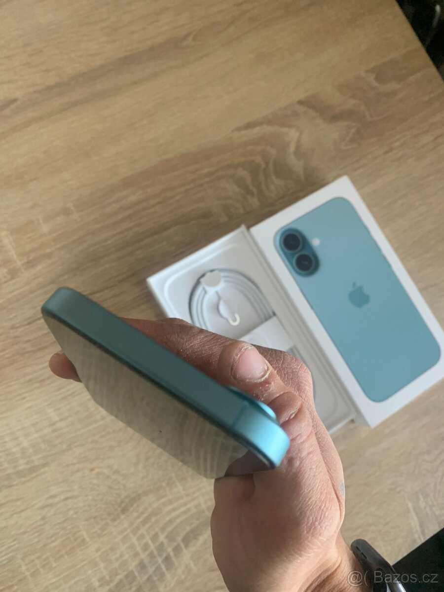 IPhone 16 zelený - 7