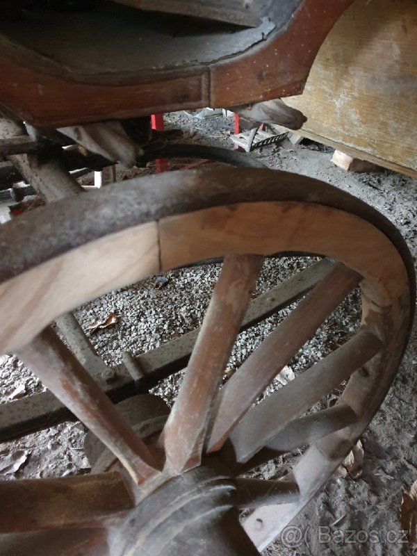 3 kočáry bryčky pro koně + postroje+lampy - 7