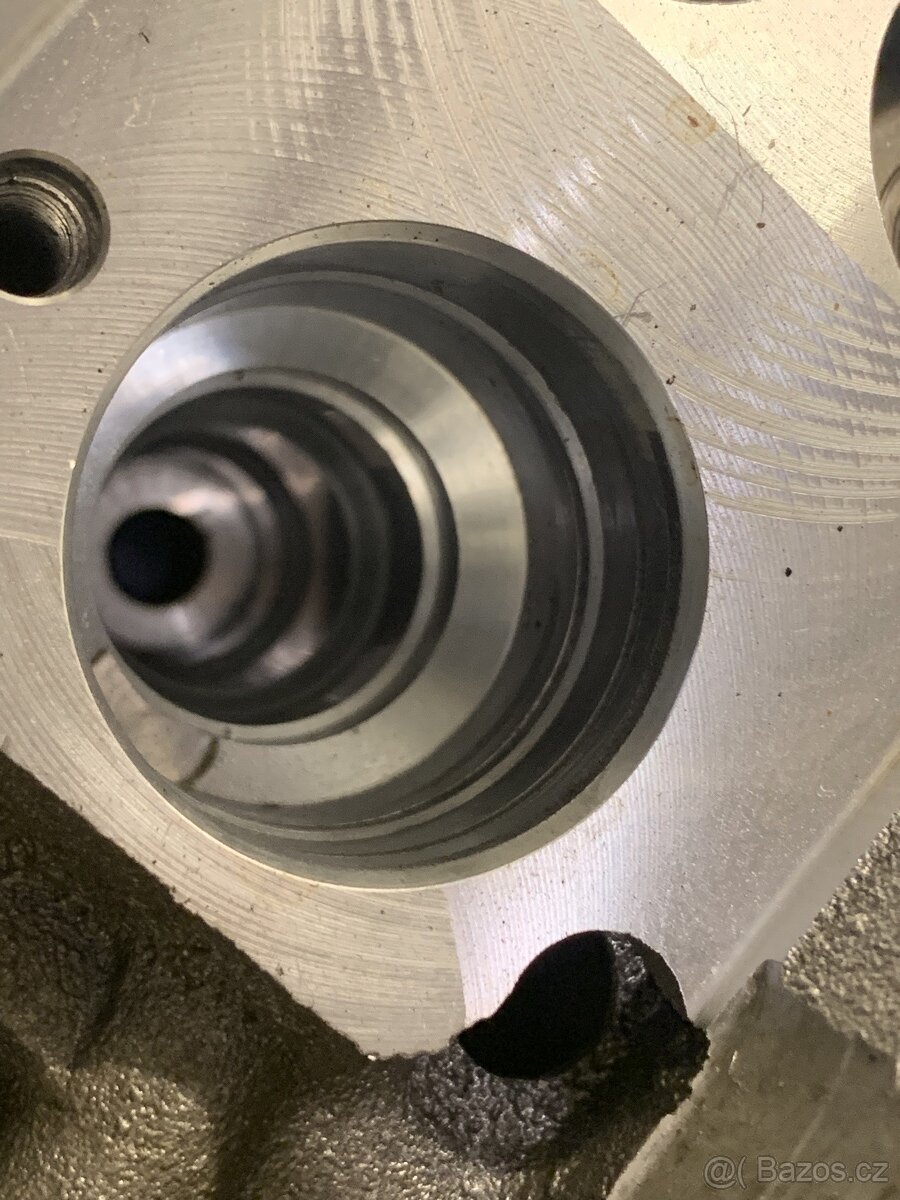 Hlava motoru 2.0 tdi pd - 7