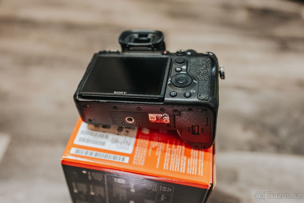 Sony a7RIV - kompletní balení - 7