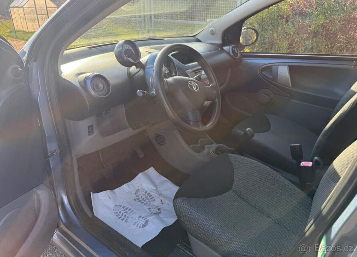 Toyota Aygo 1,0 i klima serviska nová STK benzín - 7