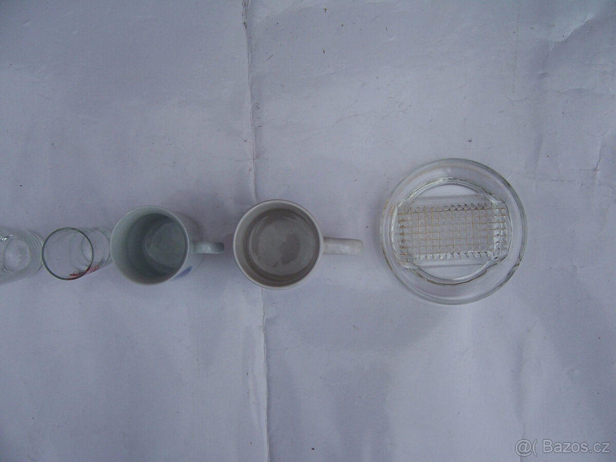 skleničky, hrníčky a skleněné struhadlo - 7