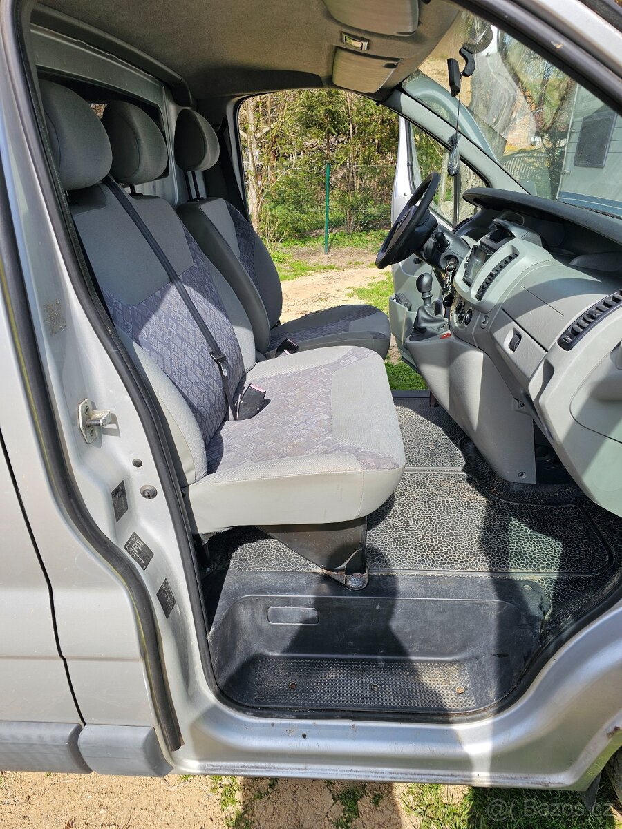 Opel Vivaro 2.5 DTI Van L2H1 - 7