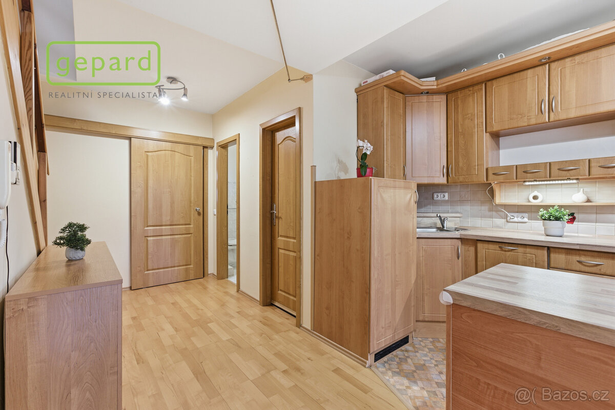 Rodinný dům s krásnou zahradou v klidné obci Mírová - 7