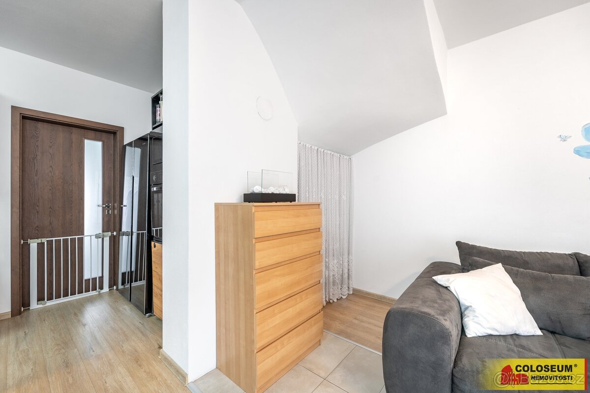 Hrušovany nad Jevišovkou, novostavba RD 4+kk, parkovací stán - 7