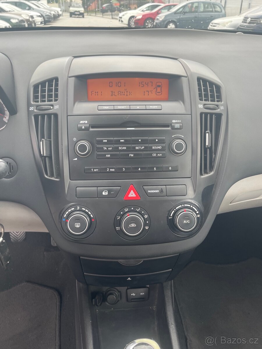 Kia Ceed 1,6i /klima/ - 7