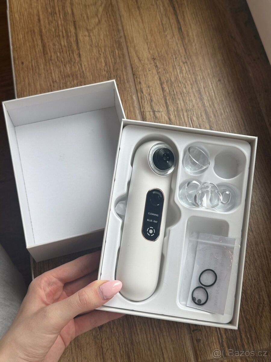 Vysavač na černé tečky a póry - 7