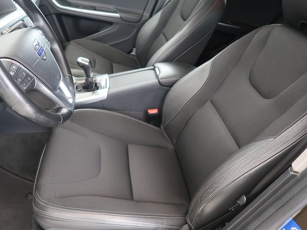 Volvo V60 2.0D4,110kW,Manuál - 7