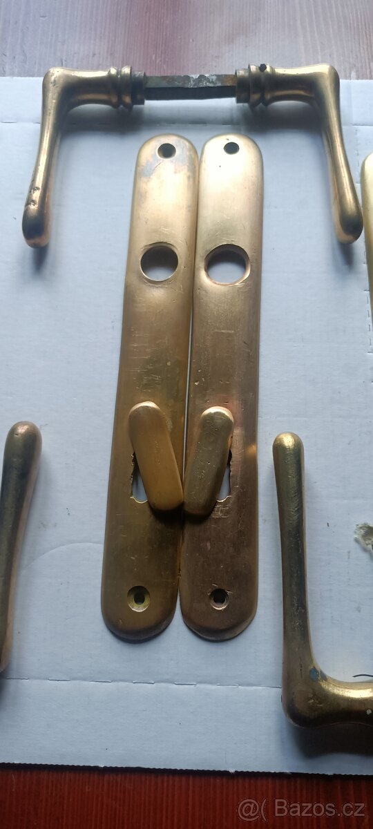Staré mosazné kování. - 7