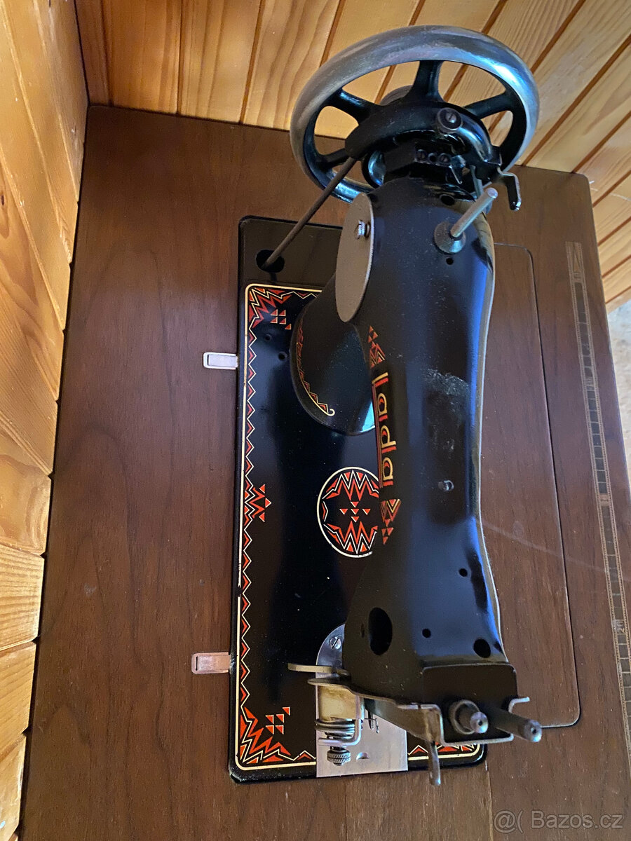 Šlapací stroj Lada - 7