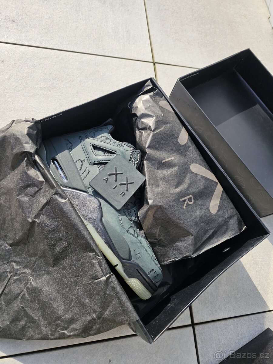 AIR JORDAN 4 RETRO KAWS - 7