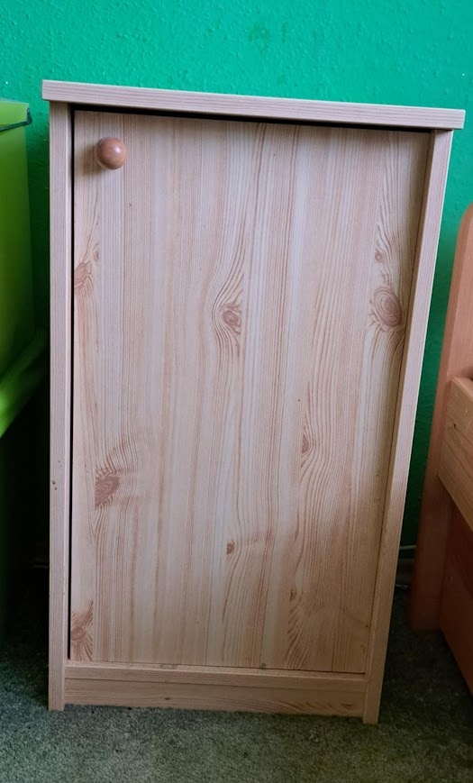 Nábytek do dětského pokoje, skříně, stůl - 7