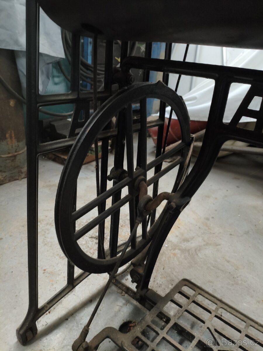 Šicí stroj Lada - 7