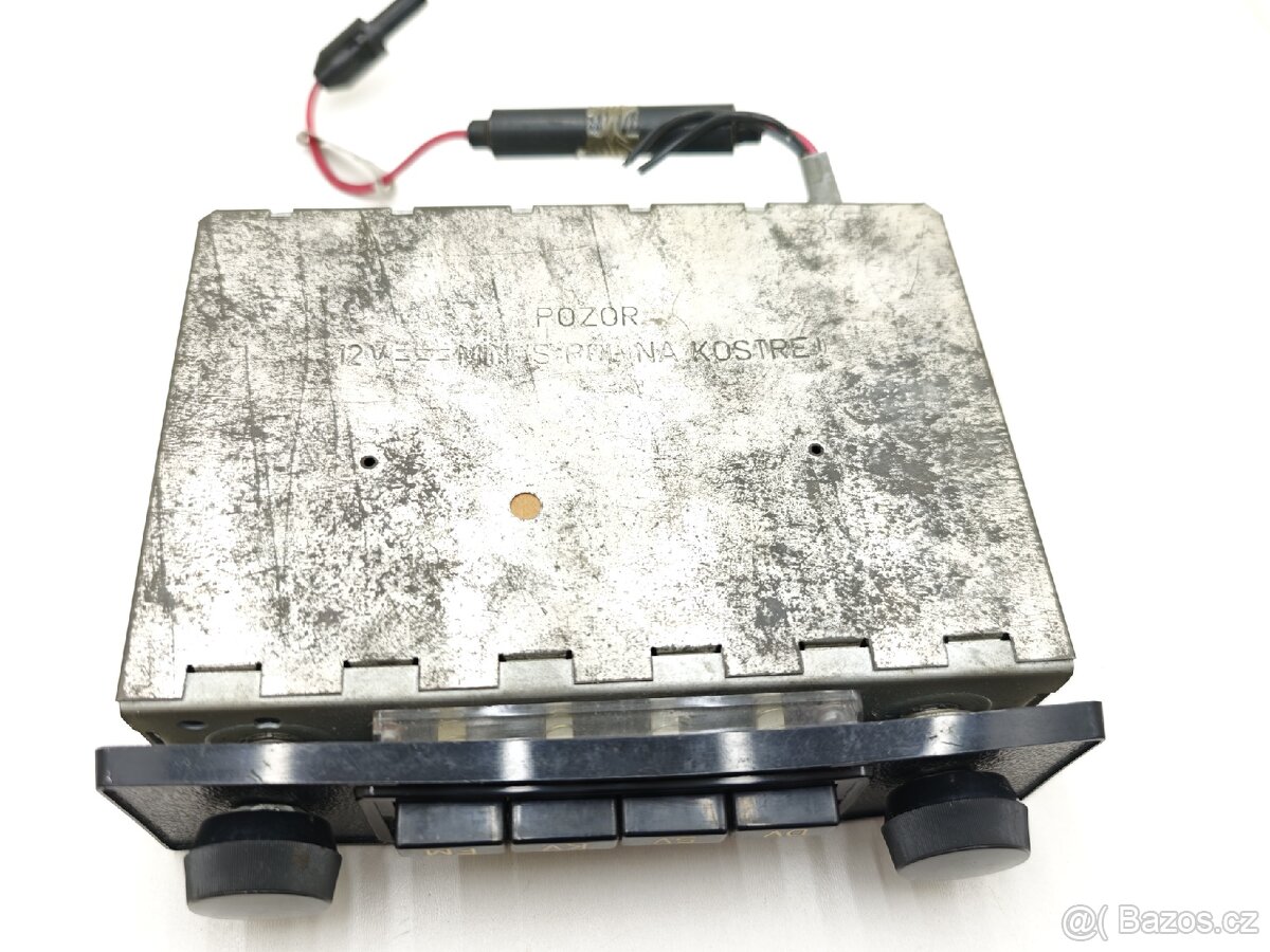 Staré autorádio do veterána Tesla. - 7