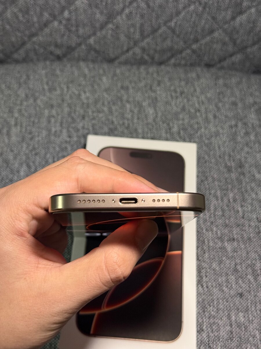 iPhone 16 Pro Max 512GB. Ideálni stav - 7