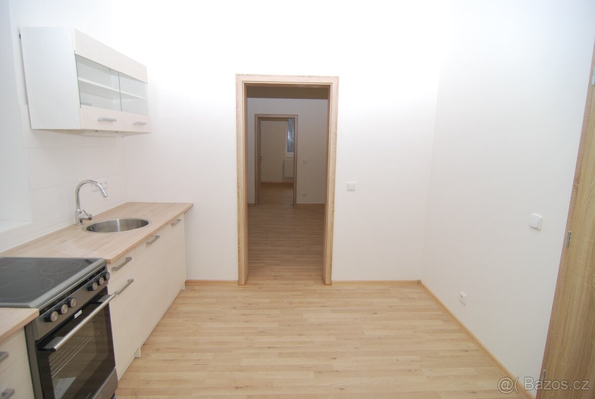 Nabízíme k prodeji RD užitná plocha 300m2, Žleby okr. K.Hora - 7