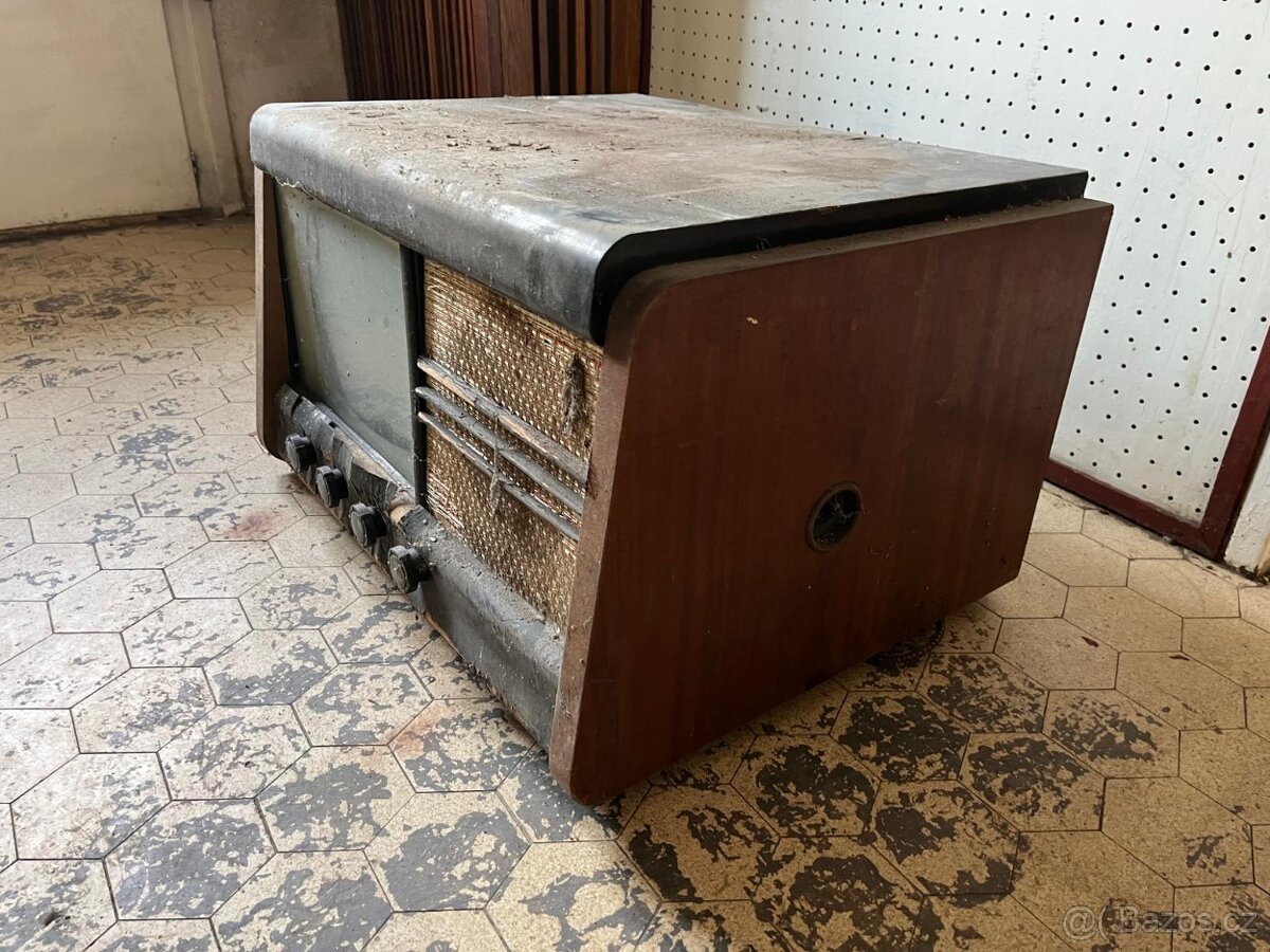 Historický radiotelevizor Tesla 4002A, vyrobený 1954 - 7