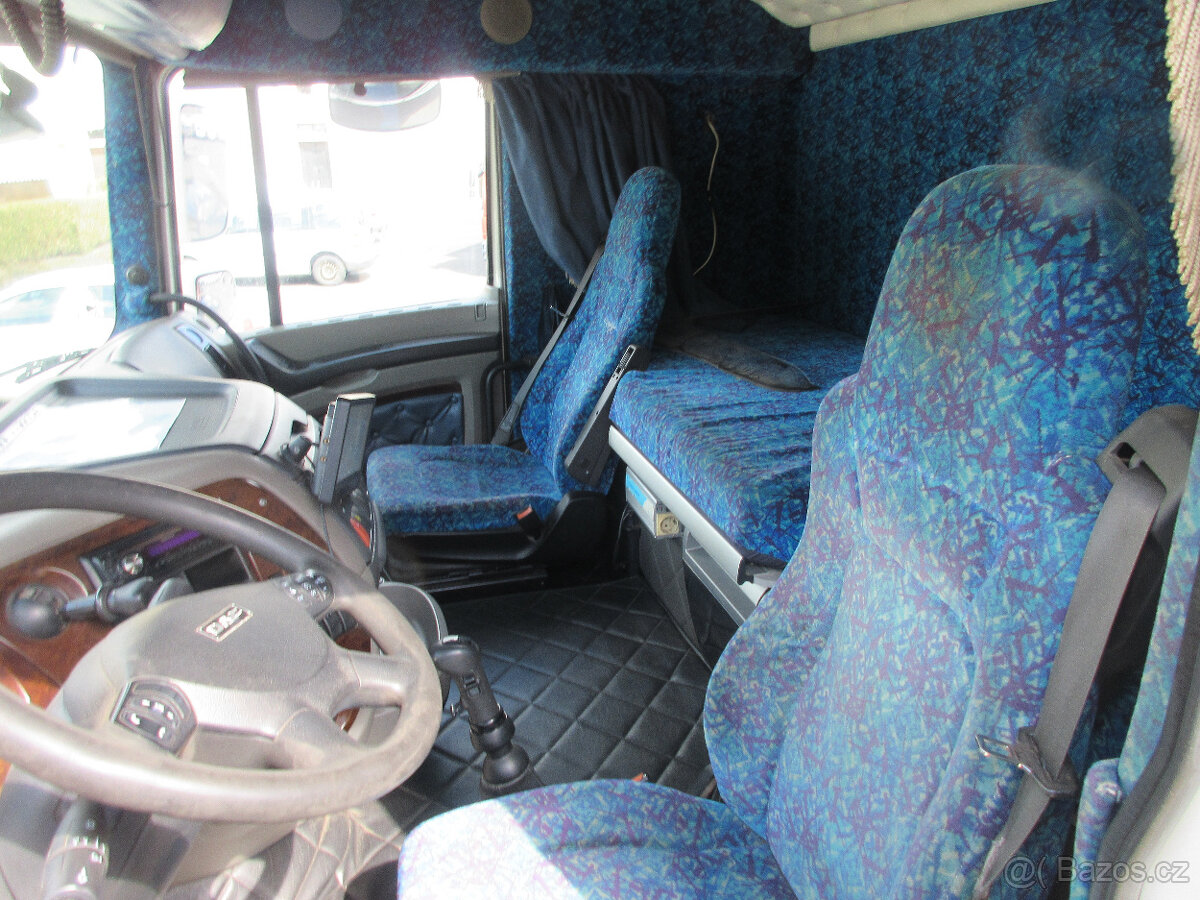 DAF XF 105.460 PŘEPRAVNÍK STROJŮ A VOZIDEL -14 T - - 7