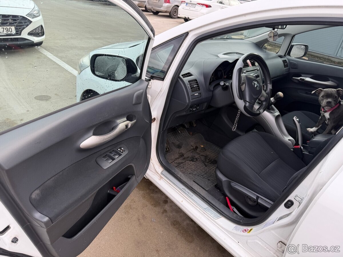 toyota auris 1,4d - 7