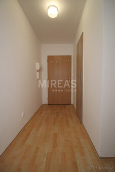 Milovice, pronájem bytu 1+1, 28 m2 + balkón 2 m2, okr. Nymbu - 7